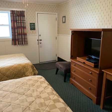 Lionstone Inn Motel & Cottages Пикту Екстериор снимка