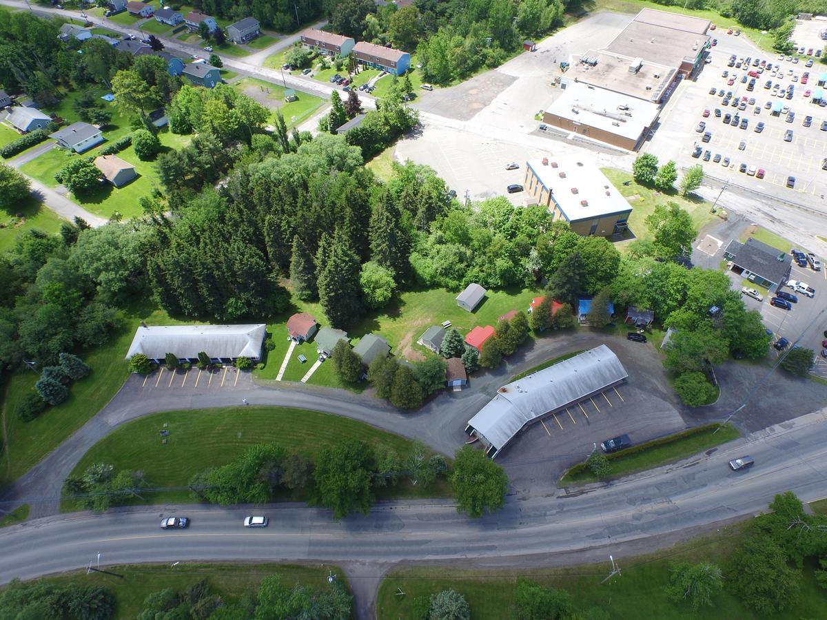 Lionstone Inn Motel & Cottages Пикту Екстериор снимка