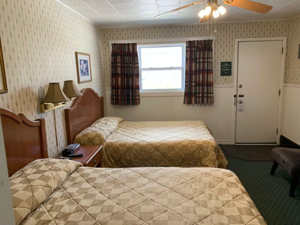 Lionstone Inn Motel & Cottages Пикту Екстериор снимка